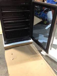 Magic Chef Beverage 23.4 in. 154 (12 oz.) Can Beverage Cooler, Stainless Steel open box customer return see pictures