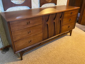 lot 1 image: Broyhill Brasilia Nine Drawer Lowboy w Coordinating Mirrors