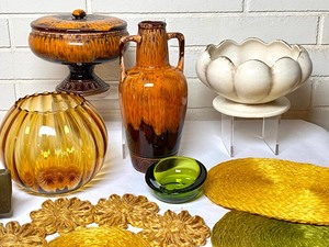 lot 34 image: Good Vintage Decorative Things