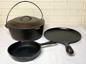 lot 33 image: Three Cast Iron Items