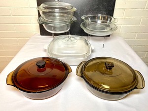 lot 32 image: Vintage Kitchen Items