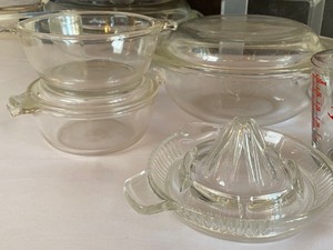 lot 28 image: Vintage Pyrex and Anchor Hocking Items