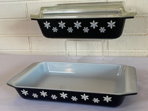 lot 26 image: Two Vintage Pyrex Snowflake Pattern Casserole Dishes