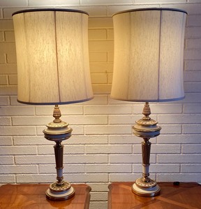 lot 18 image: Pair of Vintage Stiffel Table Lamps
