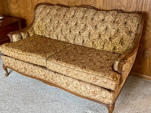 lot 16 image: Lovely Vintage Sofa