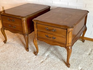 lot 17 image: Pair of Vintage Bassett End Tables or Accent Tables