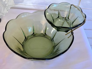 lot 23 image: Vintage Serving Items