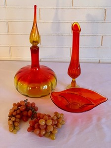 lot 21 image: Vintage Beautiful Mid Century Orange Glassware