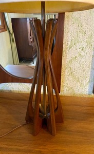 lot 7 image: Mid Century Table lamp