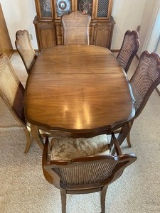 lot 49 image: Vintage Dining Room Table and Chairs Set