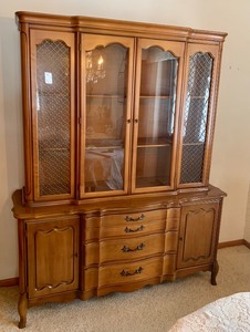 lot 42 image: Vintage Dining Room Display Cabinet
