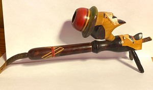 lot 76 image: Decorative Wood Carved Pipe