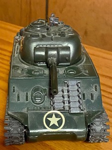 lot 75 image: Toy Battery Operated Military Vehicle