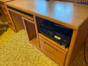 lot 78 image: Basic Oak Desk with Keyboard Drawer