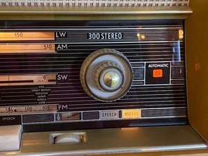 lot 65 image: Vintage SABA Automatic 300 Stereo