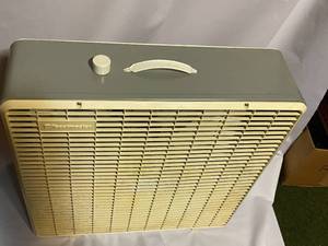 lot 113 image: Vintage Toastmaster 3 Speed Window  Floor Fan