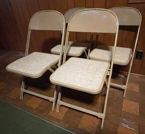 lot 128 image: 4 Vintage Metal Folding Chairs