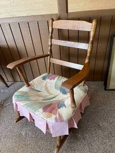 lot 133 image: Vintage Rocking Chair With Pads