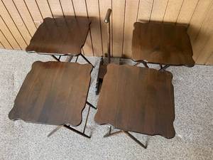 lot 136 image: 4 Vintage Wooden Folding TV Trays and Stand