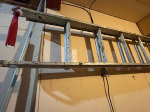 lot 149 image: 24 Foot Aluminum Extension Ladder