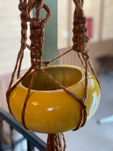 lot 94 image: Vintage Macrame Hanger &  Planter