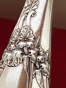 lot 8 image: Vintage Community Flatware in White Orchid Pattern