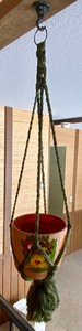 lot 93 image: Vintage Macrame Hanger &  Planter