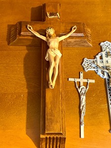 lot 90 image: Vintage Last Rites Cross
