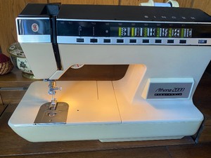 lot 87 image: Singer Athena 2000 Sewing Machine and Cabinet w Sewing Notions