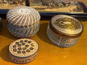 lot 89 image: Variety of Vintage Dresser Boxes