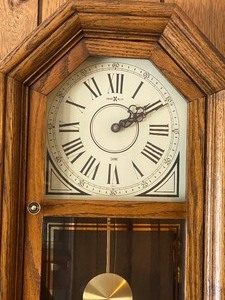 lot 88 image: Vintage Howard Miller Wall Clock
