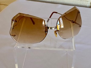 lot 82 image: Pair of Vintage Ladies Sunglasses