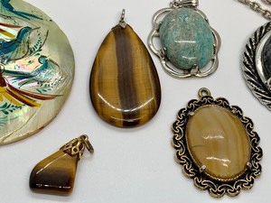 lot 152 image: Vintage Necklace Pendants