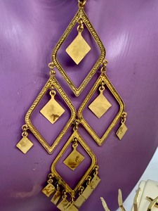 lot 159 image: Golden Colored Vintage Costume Jewelry Items