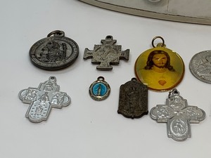 lot 157 image: Variety of Vintage Religious Pendants and Charms