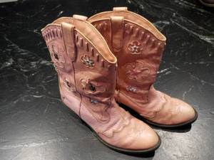 Girls Roper size 2 Cowgirl Boots...
