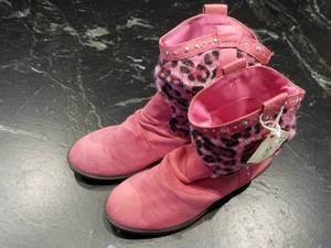 Girls Justine Size 6 Boots...