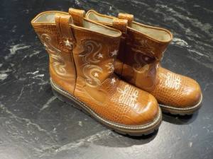 Ladies Roper size 7 cowgirl boots...