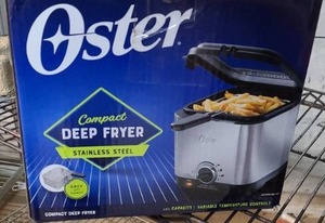 lot 190 image: Oster Style Compact Stainless Deep Fryer, Stainless Steel