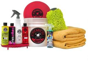 lot 199 image: Chemical Guys HOL132 Best Car Wash Bucket Kit with Dirt Trap, 16 fl. oz, 11 Items
