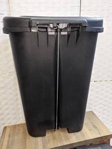 lot 41 image: Two Rubbermaid Step-on Lid Trash Cans 13 Ga