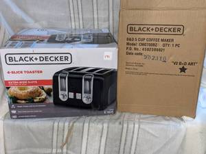 lot 171 image: Black & Decker 4 Slice Toaster and Coffee Pot