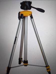 lot 31 image: Dewalt Laser Level Tripod with Carrying Case