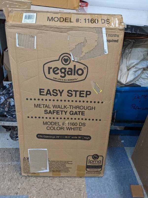 lot 102 image: Regalo Easy Step Metal Walk-Through Safety Gate