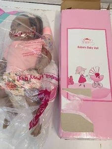 lot 49 image: Adorable Reborn Doll wAccessorites