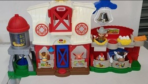 lot 46 image: Fisher Price Little People Caring for Animals Farm