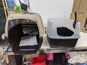 24 Pet Carrier & Litter Box