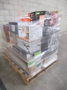 lot 303 image: MIXED PALLET (20 Pieces) OF LIGHTING - RETAIL VALUE $1,961.85