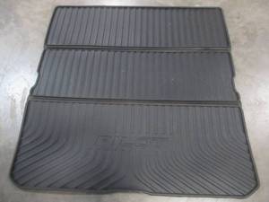 lot 318 image: 2016-2018 Honda Pilot - Cargo Tray-Folding - Honda (08U45-TG7-101).