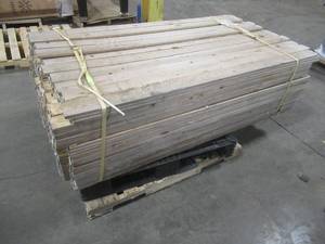 lot 427 image: PALLET (334 Pieces) OF 1932 x 3 12 x 6 CEDAR DOG EAR FENCE PICKETS - RETAIL VALUE $998.66
